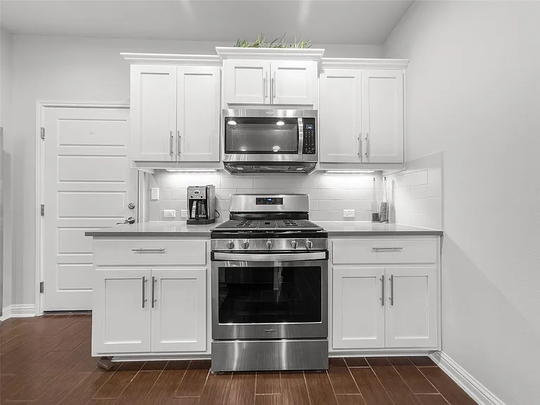 13800 Lyndhurst St #324 — Photo 11