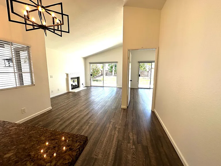 52 Bridgeport — Photo 11