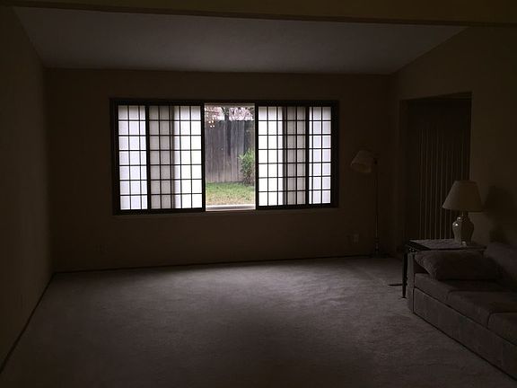 4th image of 8 Shady River Cir