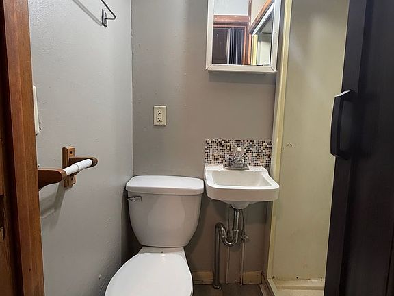5th image of 1570 E Madison St #1