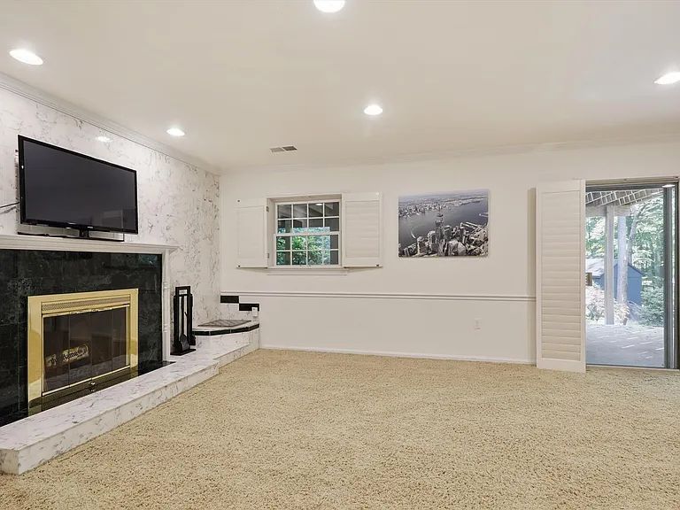 1397 Canterbury Way — Photo 40