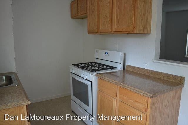 1st image of 153 4th St APT 2