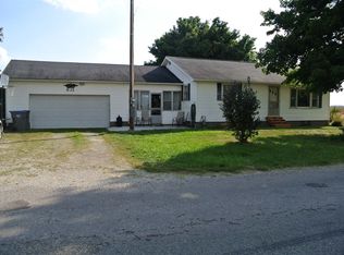 831 6th Rd, Bourbon, IN 46504