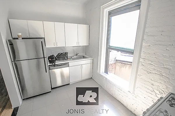 Rented by Jonis Realty | media 19