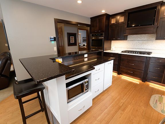 5th image of 2547 Clover Dr