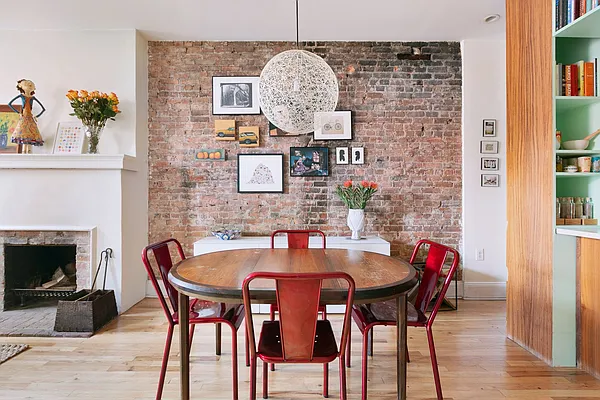 Sold by Compass | media 22