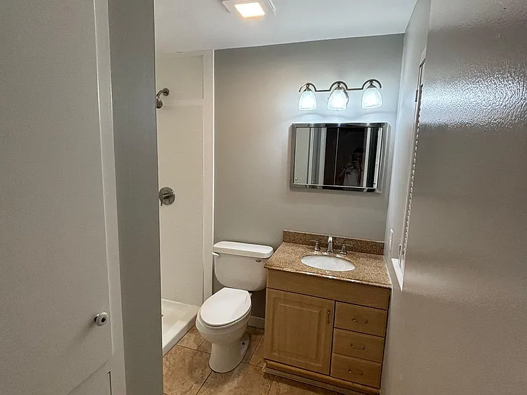 320 Vanderbilt Dr — Photo 35