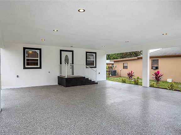3rd image of 332 W Ventura Ave