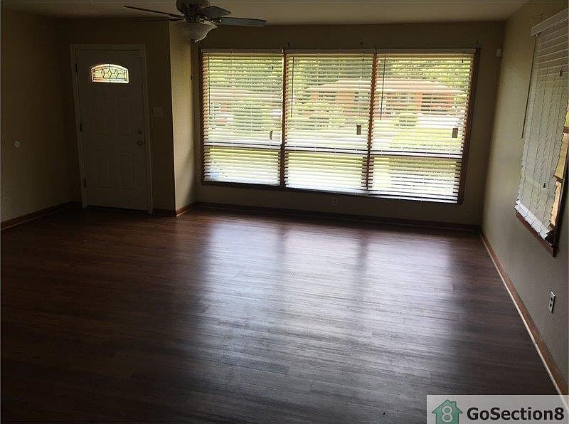 2nd image of 1304 Stevens Ln