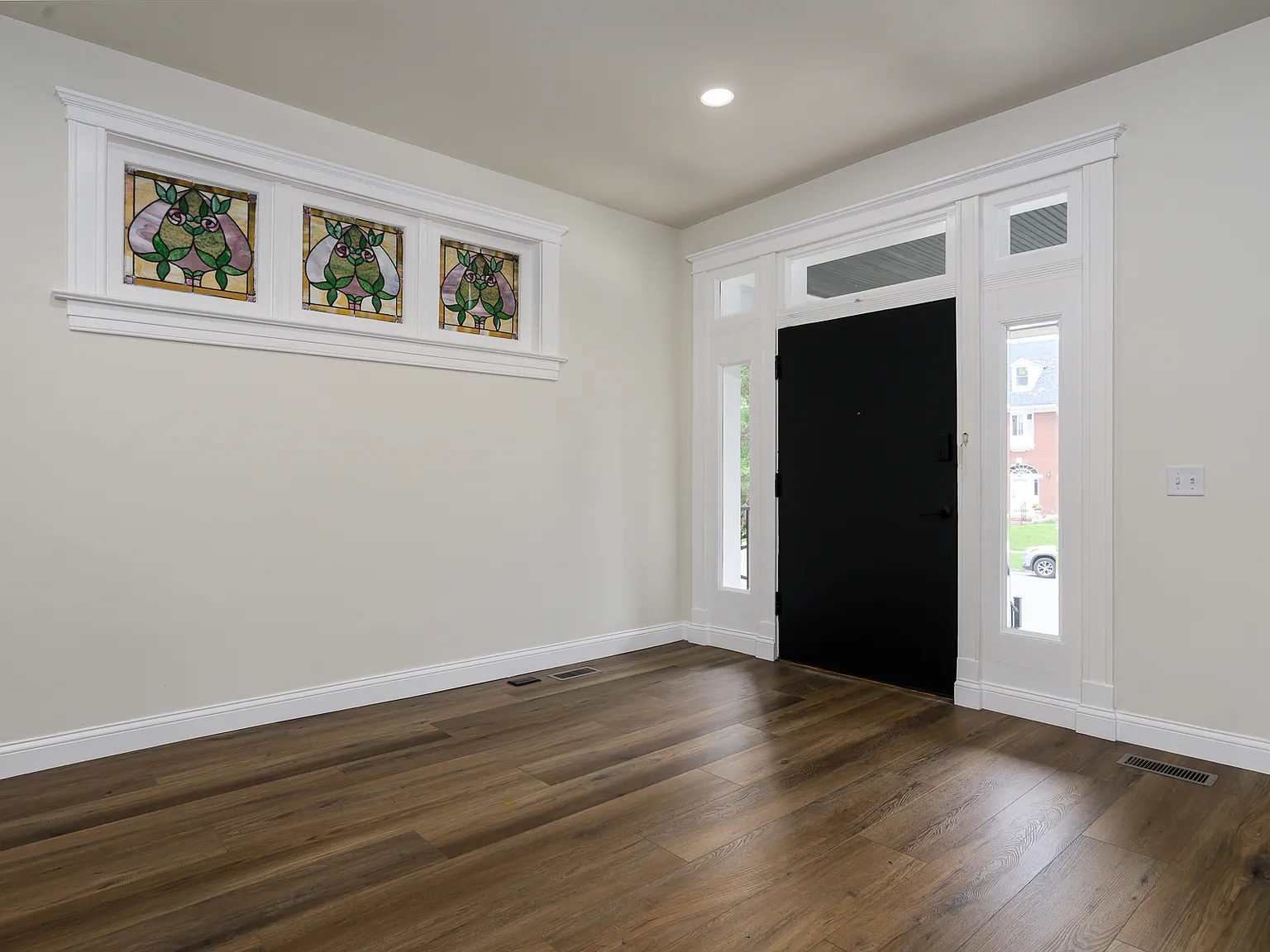 5 bed, 2466 sqft, $4,150 — Photo 4
