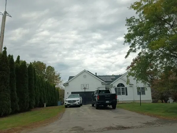82 Marshview Cir, Seabrook, NH 03874
