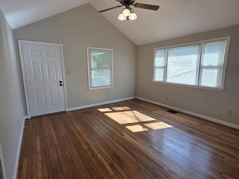 11700 Frank Ave — Photo 4