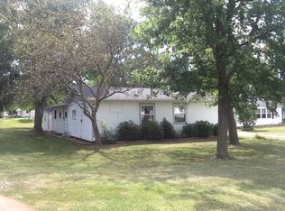 165 N Cherry St, Paxton, IL 60957