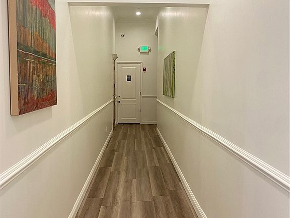 3rd image of 211 N Citrus Ave #211217D