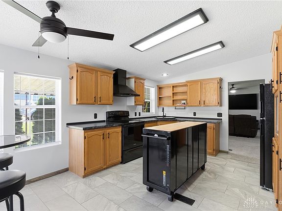 4th image of 306 Village Ct