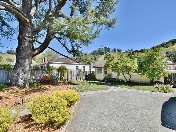 2nd image of 324 San Francisco Blvd