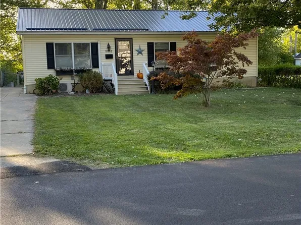 5862 Lakeview Ter, Lake View, NY 14085