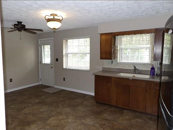 2nd image of 508 Greenfield Ln #2