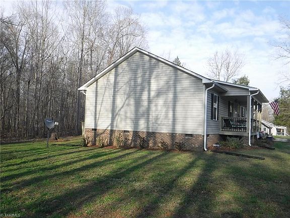 5th image of 127 Keegan Ln