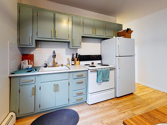 3rd image of 146 Cottage St #1A