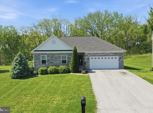 457 Ambassador Pl, Chambersburg, PA 17202
