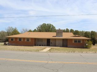 324 N Main St, Gage, OK 73843
