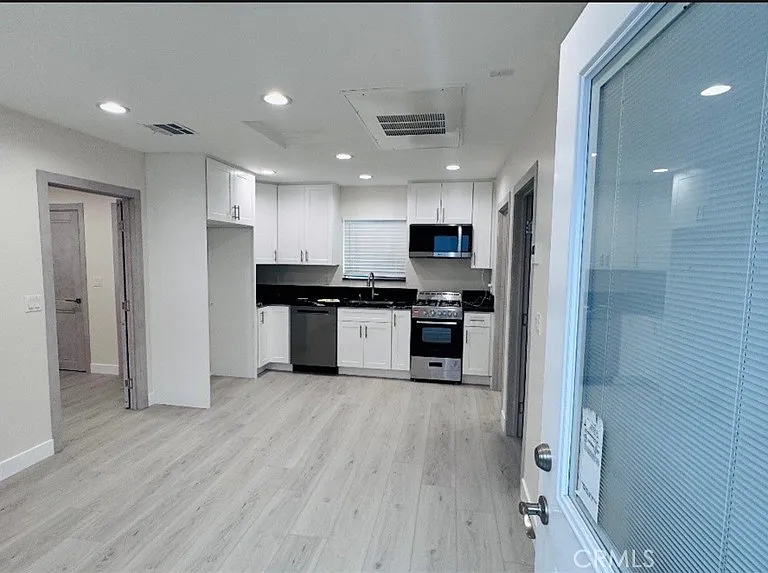 11022 Louise Ave — Photo 2