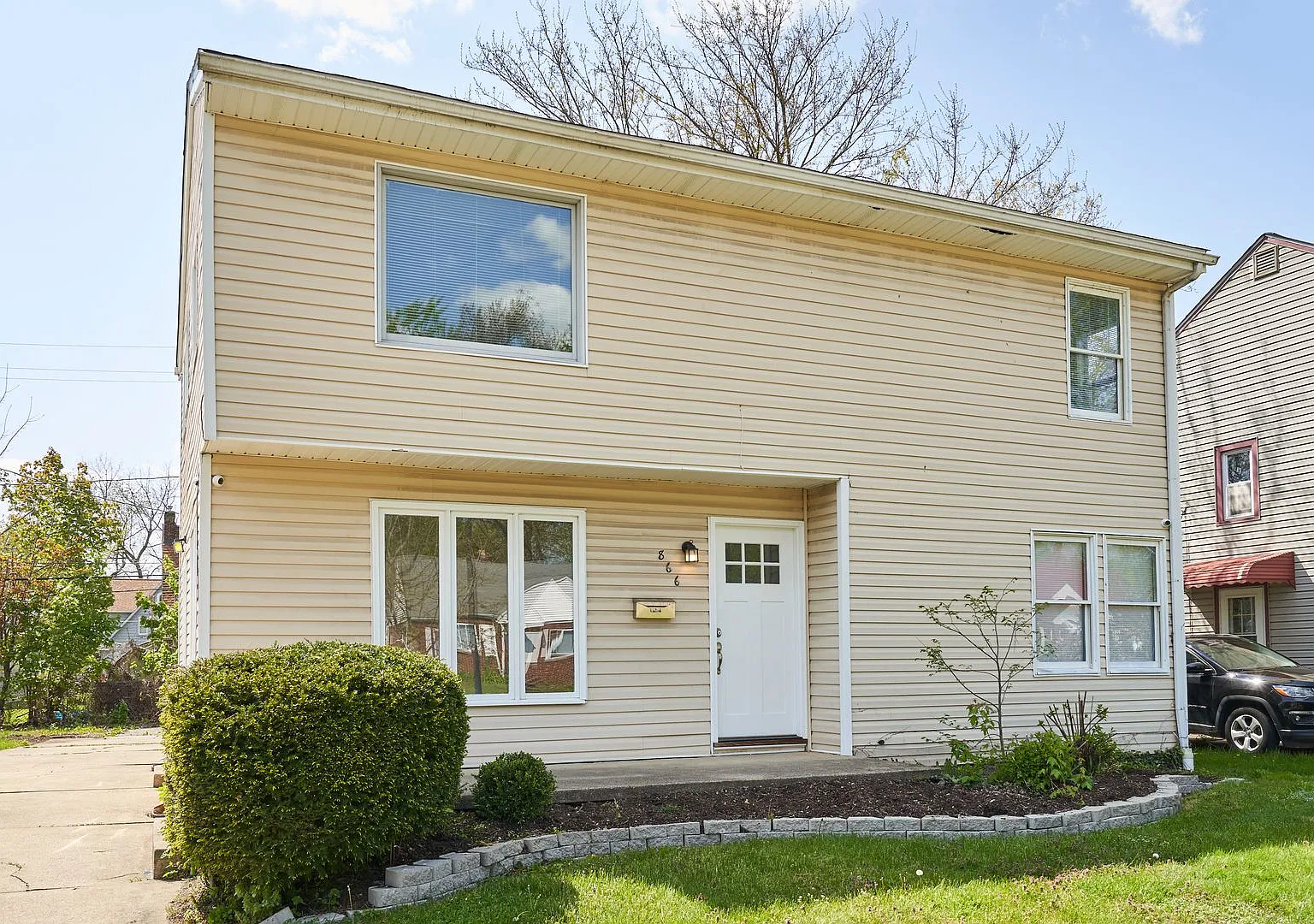 Renovated 5 Bedroom 2.5 Bath home — Photo 2