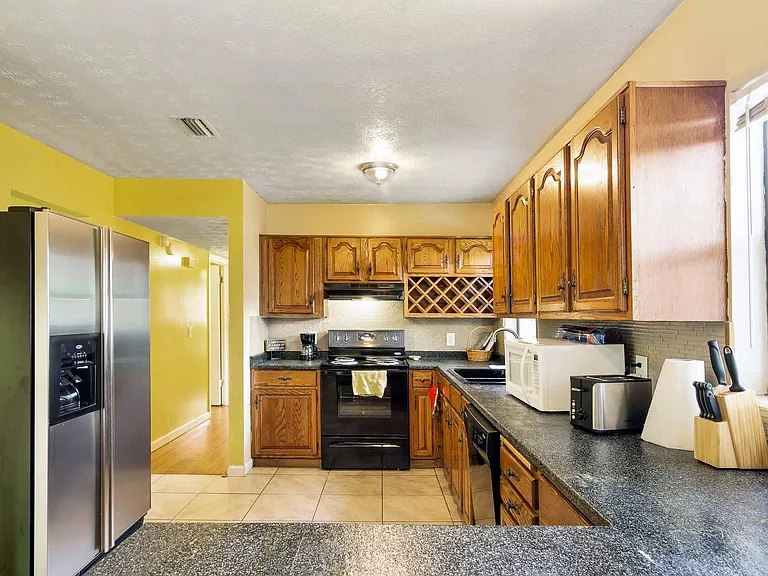 2843 Shady Oak Ln — Photo 6