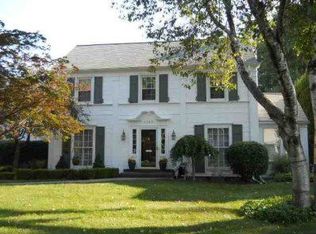 1060 N Oxford Rd, Grosse Pointe Woods, MI 48236