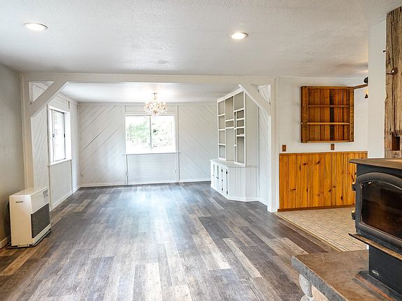 5th image of 602 White Fir Ln