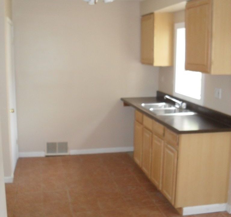 2nd image of 2734 Brandon St