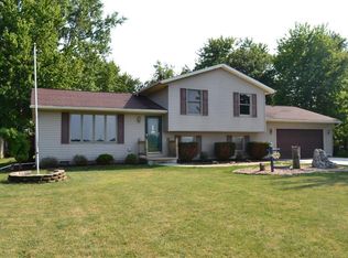 554 E Hickory Grove Rd, Port Clinton, OH 43452