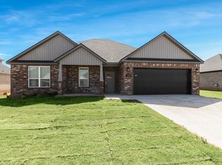 411 Linda Ln, Centerton, AR 72719