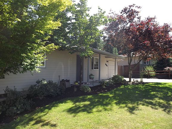 3rd image of 32816 Hyde Ave