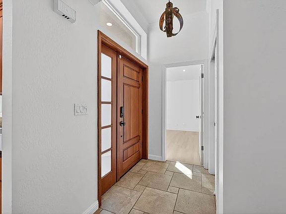 3rd image of 4897 Kingbrook Dr