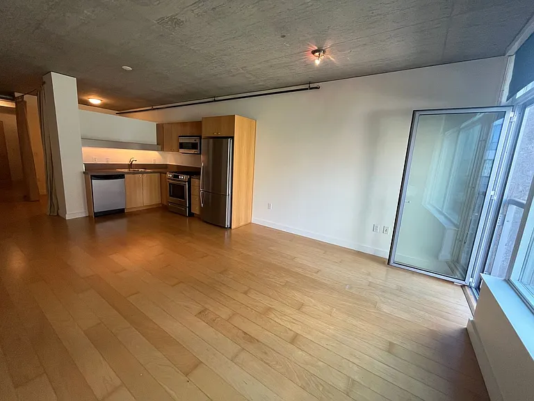 1926 W Burnside St #204 — Photo 6