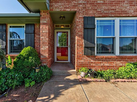 5th image of 910 Taylor Ave NW