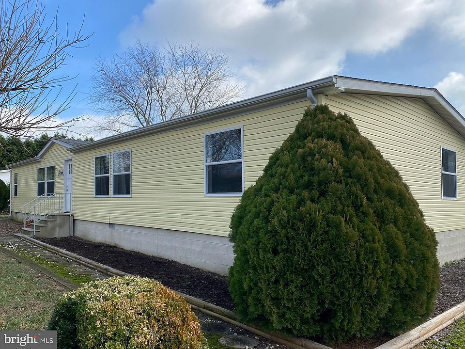 1st image of 32608 W Albemarle Ct
