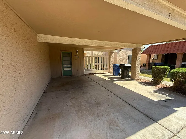 708 E Colgate Dr — Photo 3