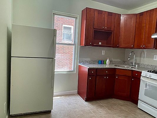 2nd image of 46-20 Bowne St Floor 1