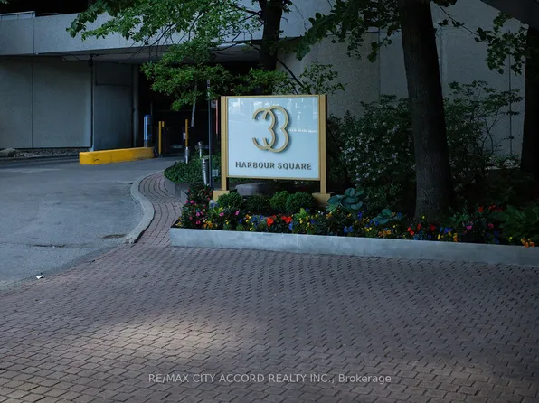 33 Harbour Sq #2018, Toronto, ON M5J 2G2