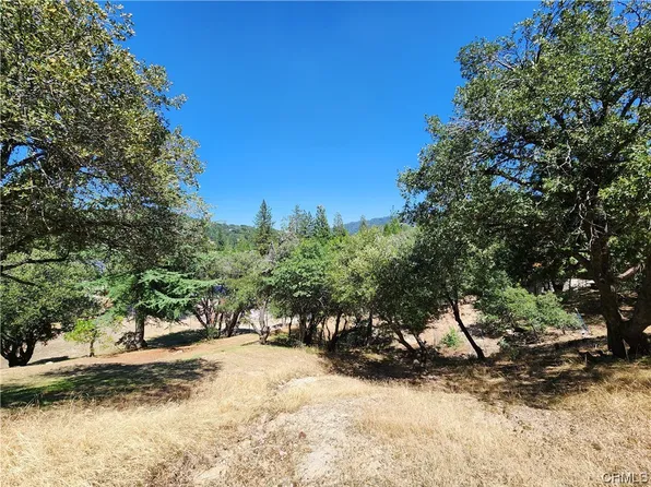 24021 Bowl Rd, Crestline, CA 92325