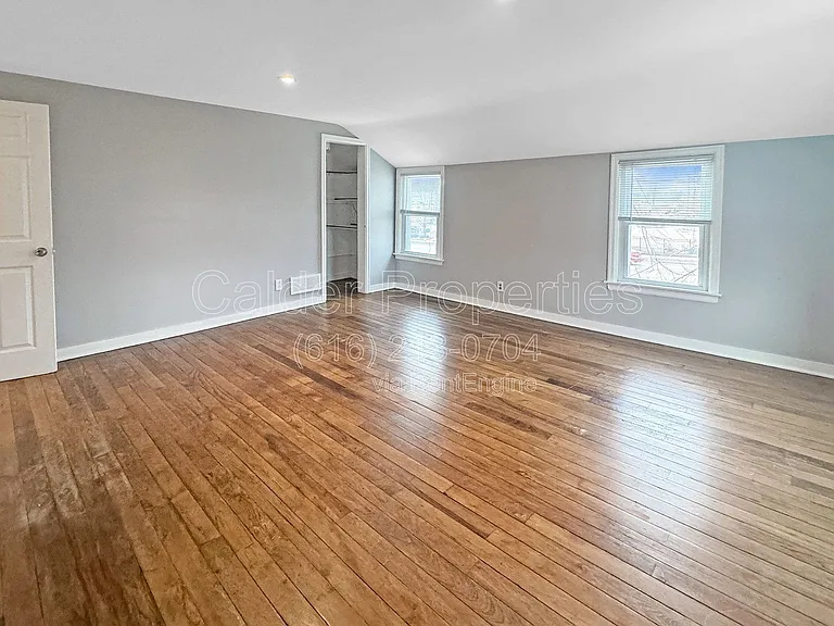 1712 Michigan St NE — Photo 10