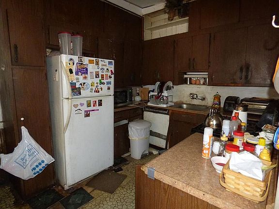 5th image of 2624 Avenue