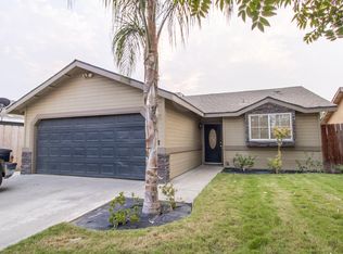 1191 N Steven Ave, Farmersville, CA 93223