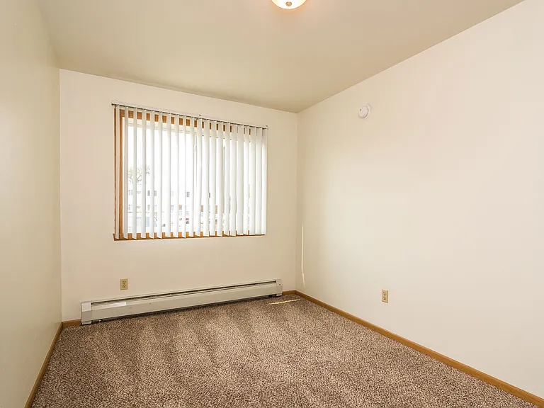 Amberwood Court — Photo 8