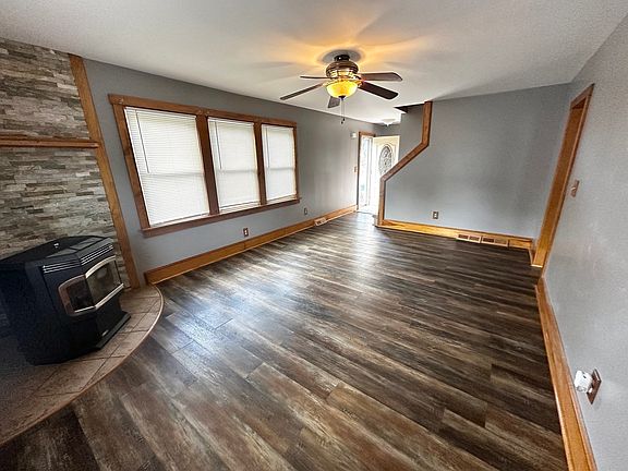4th image of 770 Main St