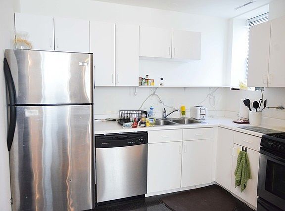 4th image of 1777 N Clybourn Ave