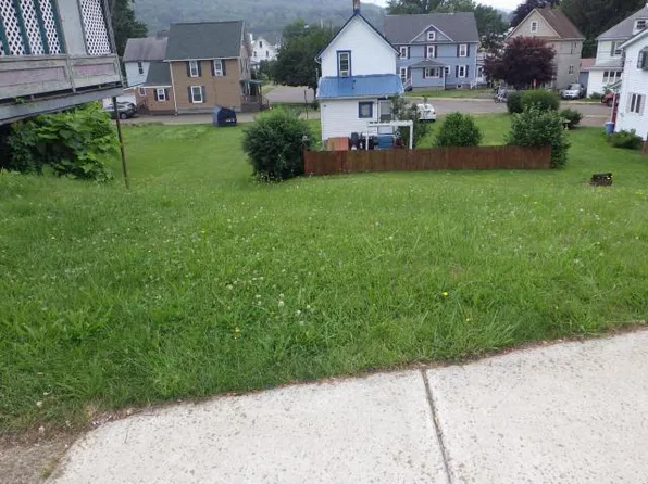 820-822 Pennsylvania Ave E #10, Warren, PA 16365